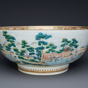A large Chinese famille rose 'fox hunt' bowl, Qianlong — photo 1