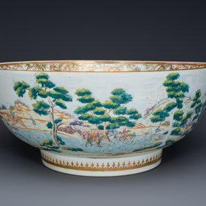 A large Chinese famille rose 'fox hunt' bowl, Qianlong — photo 2