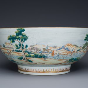 A large Chinese famille rose 'fox hunt' bowl, Qianlong — photo 5