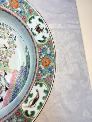 A large Chinese famille rose 'General Yang' basin, Yongzheng — photo 16