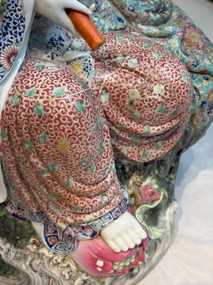 A large Chinese famille rose 'Guanyin' group, Ye Yundeng Zao 葉運燈造, 20th C. — foto 10