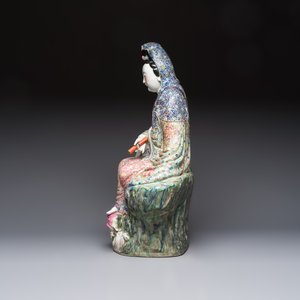 A large Chinese famille rose 'Guanyin' group, Ye Yundeng Zao 葉運燈造, 20th C. — foto 3