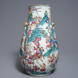 A large Chinese famille rose hu vase with warrior scenes, 19th C. — 照片 1