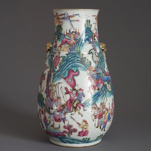 A large Chinese famille rose hu vase with warrior scenes, 19th C. — 照片 11