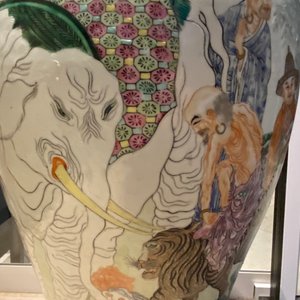 A large Chinese famille rose 'immortals' vase, Republic — 照片 11