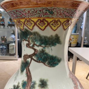 A large Chinese famille rose 'immortals' vase, Republic — 照片 14