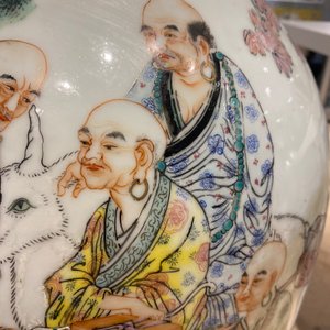 A large Chinese famille rose 'immortals' vase, Republic — 照片 17