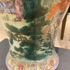 A large Chinese famille rose 'immortals' vase, Republic — 照片 25