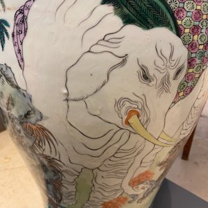 A large Chinese famille rose 'immortals' vase, Republic — 照片 40