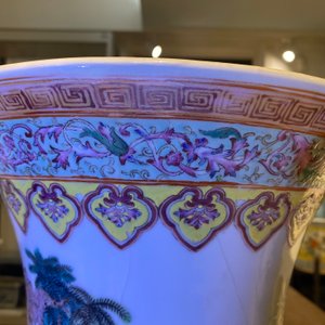 A large Chinese famille rose 'immortals' vase, Republic — 照片 44