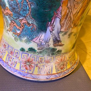 A large Chinese famille rose 'immortals' vase, Republic — 照片 55