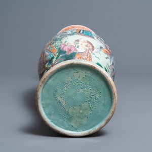 A large Chinese famille rose 'immortals' vase, Republic — 照片 6