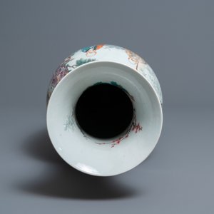 A large Chinese famille rose 'immortals' vase, Republic — 照片 7