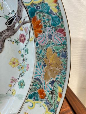 A large Chinese famille rose 'ladies and peacocks' dish, Yongzheng — 照片 10