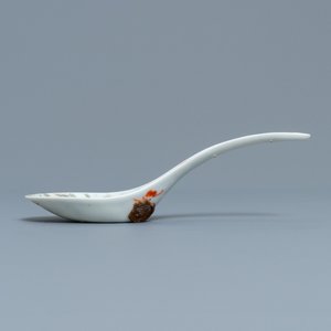 A large Chinese famille rose 'landscape' spoon, Daoguang mark and of the period — 照片 3