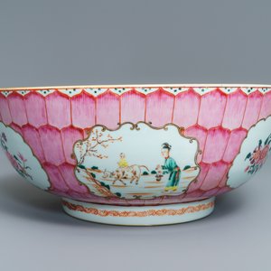 A large Chinese famille rose 'lotus' bowl with mandarin design, Qianlong — photo 2