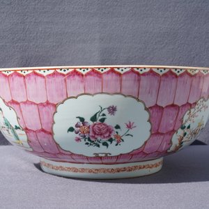 A large Chinese famille rose 'lotus' bowl with mandarin design, Qianlong — photo 9