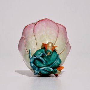 A large Chinese famille rose lotus-shaped cup on stand, Yongzheng — 照片 9