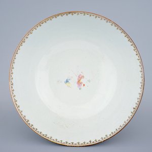 A large Chinese famille rose mandarin bowl, Qianlong, 18th C. — photo 6