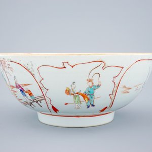 A large Chinese famille rose mandarin bowl, Qianlong, 18th C. — photo 4