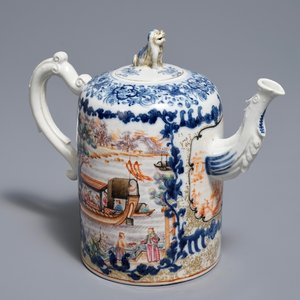 A large Chinese famille rose 'mandarin' teapot and cover, Qianlong — 照片 1