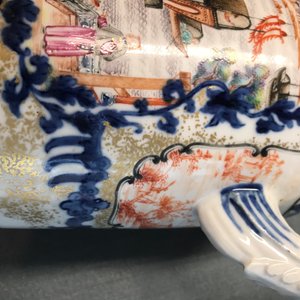 A large Chinese famille rose 'mandarin' teapot and cover, Qianlong — 照片 22