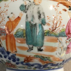 A large Chinese famille rose mandarin teapot, Qianlong — 照片 14