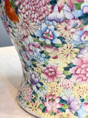 A large Chinese famille rose 'Millefleurs' baluster vase and cover, Yongzheng mark, Republic — foto 5