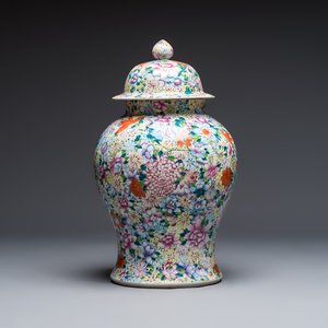 A large Chinese famille rose 'Millefleurs' baluster vase and cover, Yongzheng mark, Republic — foto 1