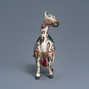 A large Chinese famille rose model of a horse, 19th C. — photo 2