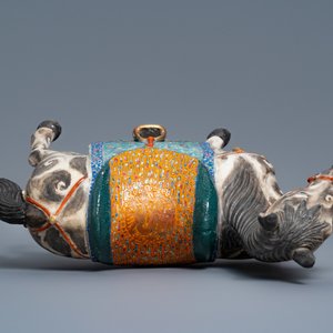 A large Chinese famille rose model of a horse, 19th C. — photo 6