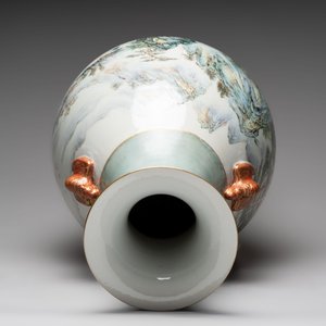 A large Chinese famille rose 'mountainous landscape' vase, signed Wang Guiying 汪桂英, dated 1929 — 照片 5