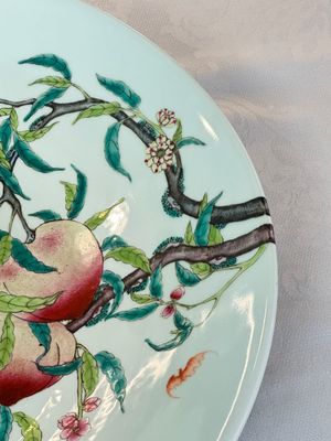 A large Chinese famille rose 'Nine Peaches' dish, Qianlong mark, 20th C. — photo 6