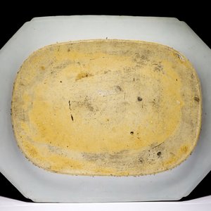 A large Chinese famille rose octagonal dish with figures on a boat, Yongzheng — 照片 2