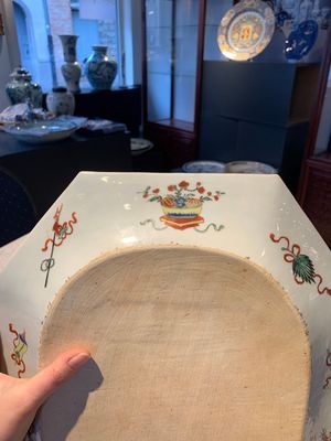 A large Chinese famille rose octagonal 'flower basket' dish, Yongzheng/Qianlong — photo 14