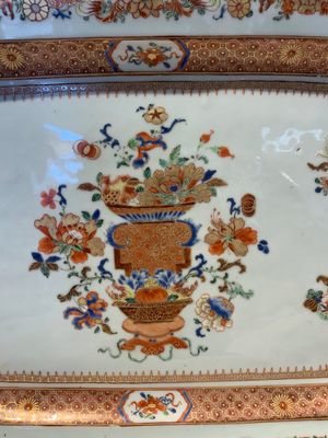 A large Chinese famille rose octagonal 'flower basket' dish, Yongzheng/Qianlong — photo 6