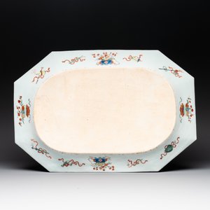 A large Chinese famille rose octagonal 'flower basket' dish, Yongzheng/Qianlong — photo 2