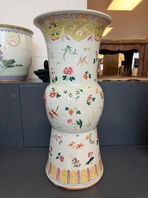 A large Chinese famille rose pedestal stand with floral design, 19th C. — foto 2