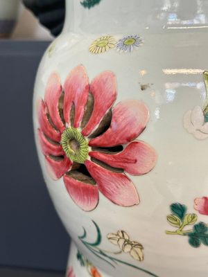 A large Chinese famille rose pedestal stand with floral design, 19th C. — foto 4