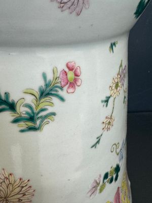 A large Chinese famille rose pedestal stand with floral design, 19th C. — foto 6