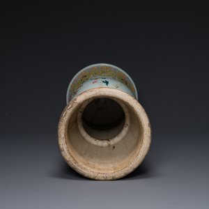 A large Chinese famille rose pedestal stand with floral design, 19th C. — foto 6
