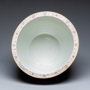 A large Chinese famille rose 'Phoenixes and Peonies' fish bowl for the Straits or Peranakan market — photo 6