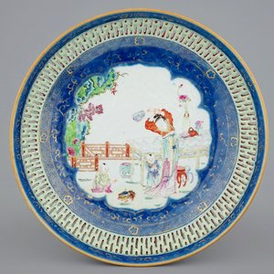 A large Chinese famille rose pierced rim dish, Qianlong — photo 1