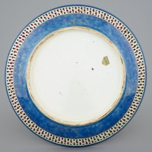 A large Chinese famille rose pierced rim dish, Qianlong — photo 2