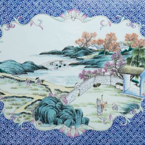 A large Chinese famille rose plaque in a lacquered wooden frame, 19th C. — photo 2