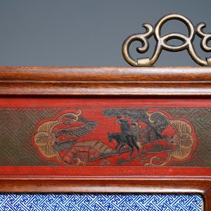 A large Chinese famille rose plaque in a lacquered wooden frame, 19th C. — 照片 3