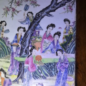 A large Chinese famille rose plaque inset in a wooden table, Republic, 20th C. — 照片 24