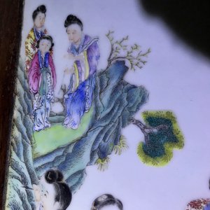 A large Chinese famille rose plaque inset in a wooden table, Republic, 20th C. — 照片 28