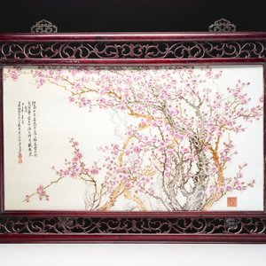 A large Chinese famille rose plaque with plum blossom design in wooden frame, signed Wang Heting 王鹤亭, dated 1984 — photo 1