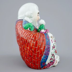 A large Chinese famille rose porcelain Buddha with laughing boys, 19/20th C. — 照片 3